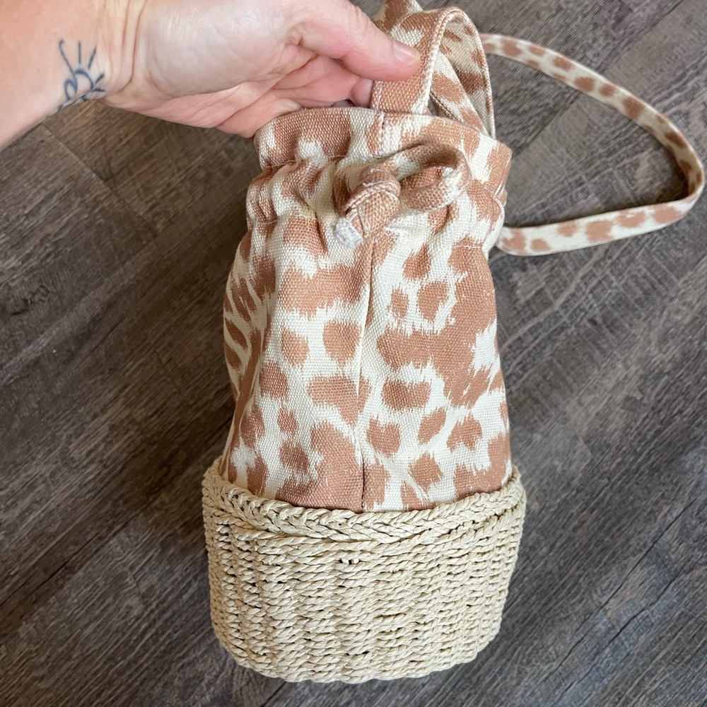 NWOT Aerie straw bottom bucket bag - Picture 7 of 11